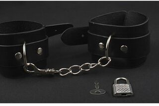 Набор MAI BDSM STARTER KIT Nº 75 Black: плеть, кляп, наручники, маска, ошейник , веревка, зажимы