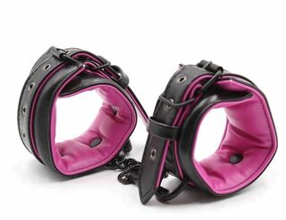 F61283 Наручники мягкие Luxury Fetish Black&Pink Hands