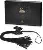 Плеть Bijoux Indiscrets - Lilly - Fringe whip украшена шнуром и бантиком, в подарочной упаковке